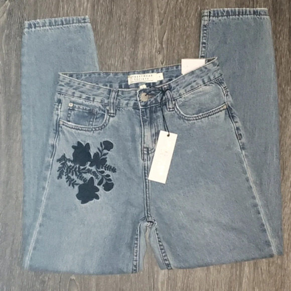 Streetwear Society Embroidered Jogger Mom High Rise Jeans, Size 1 - Picture 2 of 9
